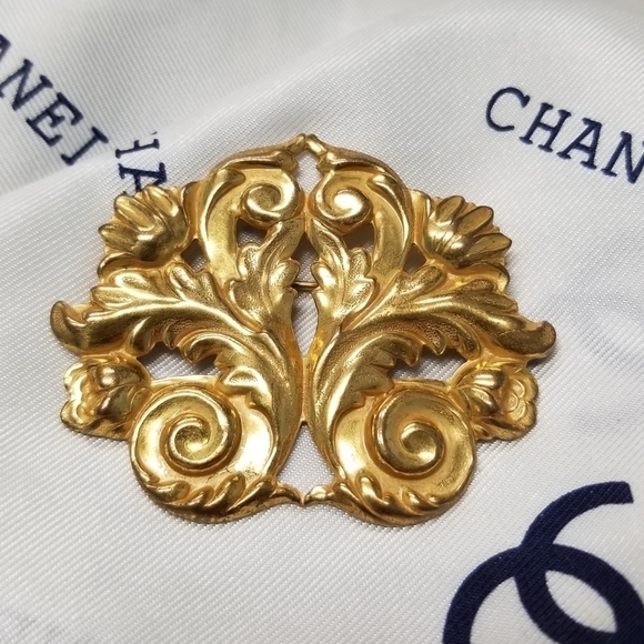 MIRIAM Haskell Vintage Repousse Signed Brooch - Picture 3 of 6